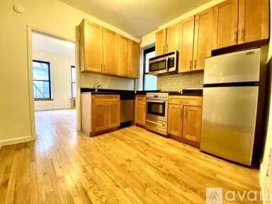 Main picture of 519 E 83rd St