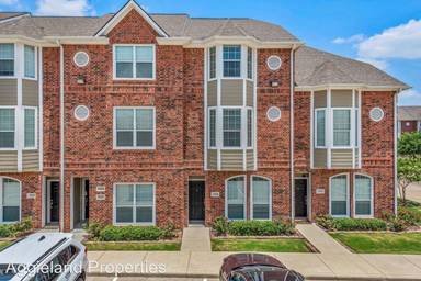 Main picture of Lakeridge Townhomes