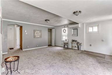 Main picture of 205 Collins Dr