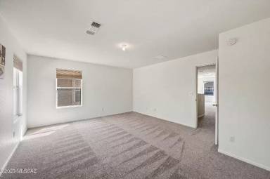 Main picture of 10383 E Haymarket St