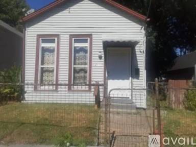 Main picture of 2111 Duncan St