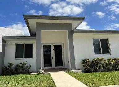 Main picture of 17501 SW 106th Ave