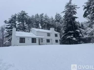 Main picture of 12 Echo Ln