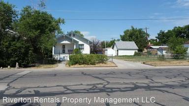 Main picture of 320 S Broadway Ave