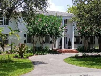 Main picture of 2828 Segovia St