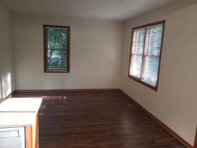 Main picture of 166 Lamoreaux Dr NW