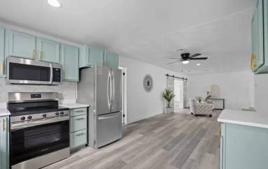 Main picture of 814 Hall St