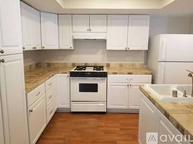 Main picture of 521 W Bay Ave
