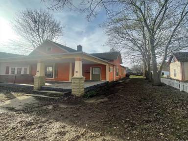 Main picture of 811 W 5th St