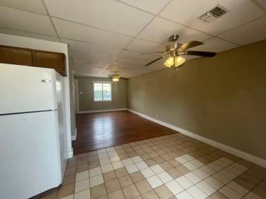 Main picture of 101 S Commons Way Dr