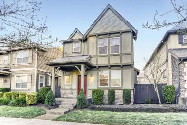 Main picture of 570 SW 201st Ave