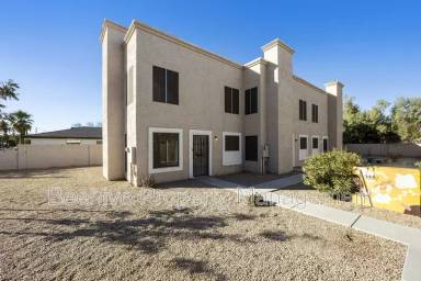 Main picture of 2732 E Culver St