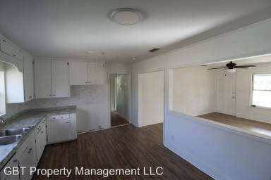 Main picture of 613 E 9th St