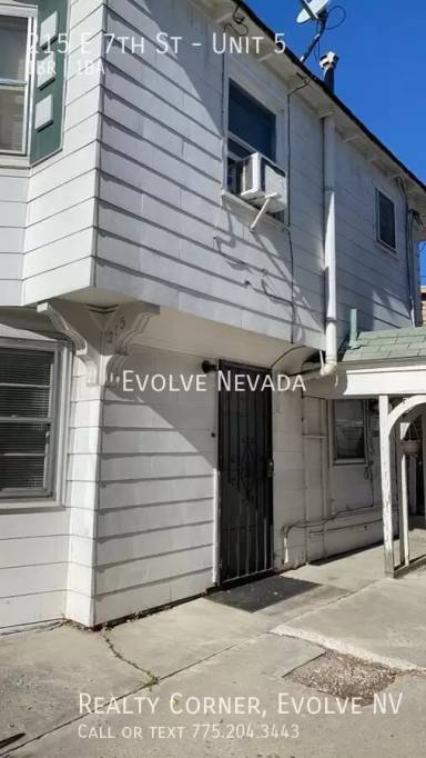 Main picture of 215 E 7th St