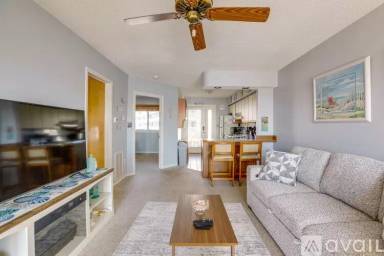 Main picture of 1919 Bay Blvd