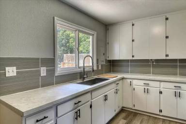 Main picture of 3114 E Marshall Ave