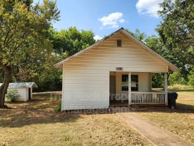 Main picture of 304 W Main St