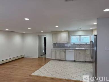 Main picture of 32 Maiden Ln