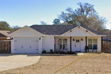 Main picture of 302 Mount Sylvan St