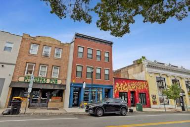 Main picture of 4328 Main St