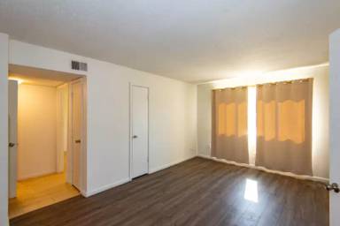 Main picture of 101 4th Ave