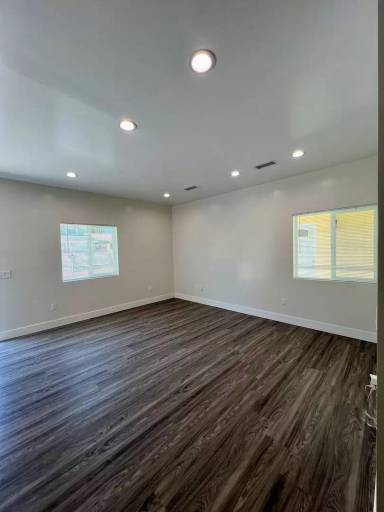 Main picture of 2055 N San Antonio Ave