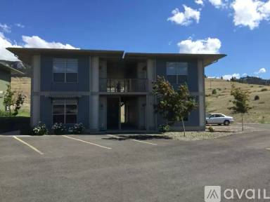 Main picture of 2832 Overlook Blvd