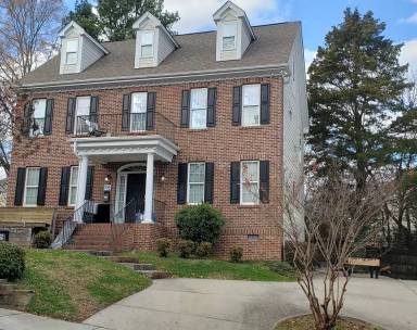 Main picture of 104 W Longview St