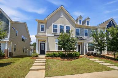 Main picture of 15764 Country House St