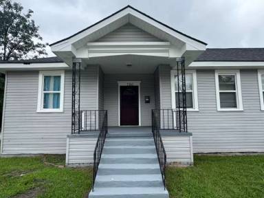 Main picture of 792 Eve St