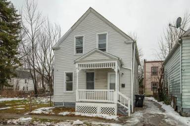 Main picture of 1114 E 77th St