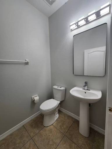 Main picture of 1559 Priory Cir