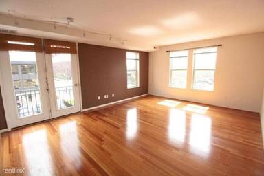 Main picture of 120 E Mound St