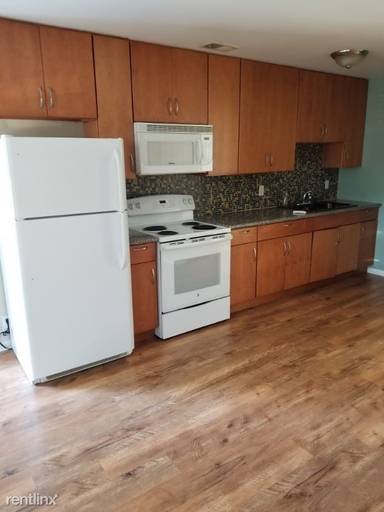Main picture of 1002 Green Rdg Ave