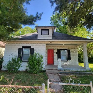 Main picture of 1822 W Minnesota St