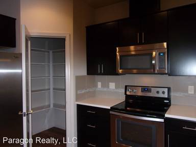 Main picture of 1009 Front Ave NE