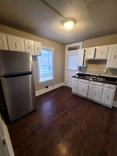 Main picture of 660 Columbia Ave