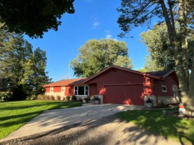 Main picture of N5583 Oak Rd