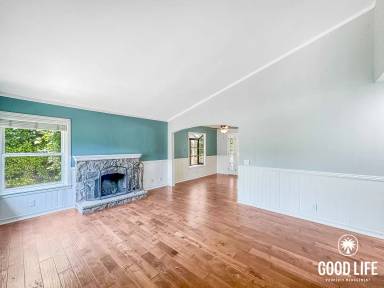 Main picture of 1934 Donahue Dr