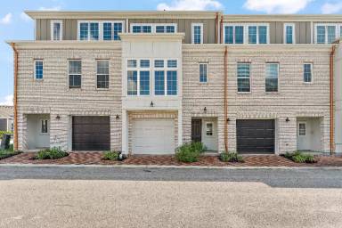 Main picture of 119 Founders St