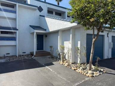 Main picture of 5820 Yawl St
