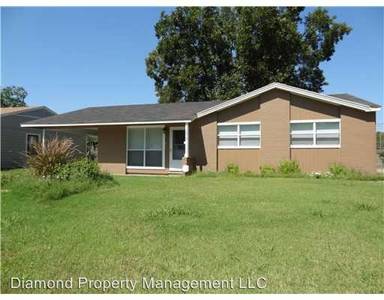 Main picture of 3219 Thunderbird Ln