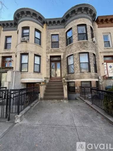 Main picture of 250 61st St