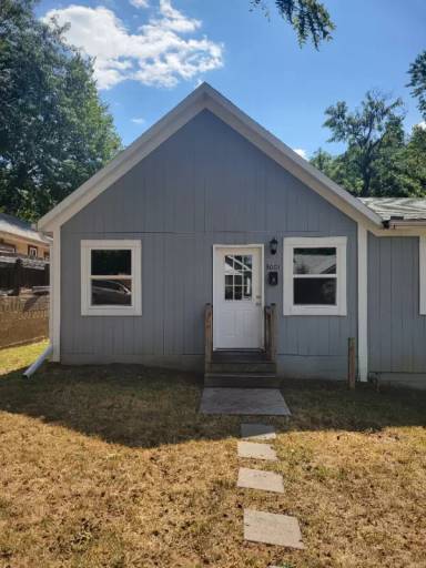 Main picture of 3001 W 44th Pl