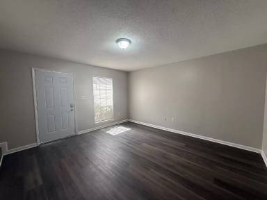 Main picture of 2614 McLelland St