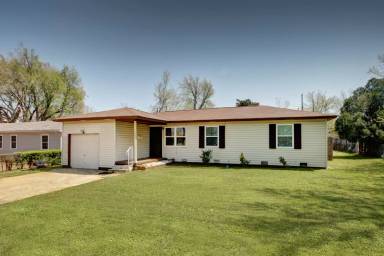 Main picture of 1005 S 2nd St