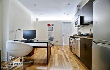 Main picture of 42 Clinton St