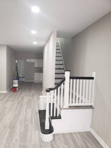 Main picture of 5312 Poplar St
