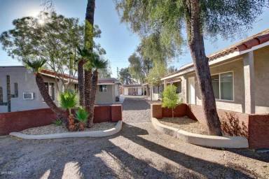 Main picture of 2501 W Belmont Avenue Apartments
