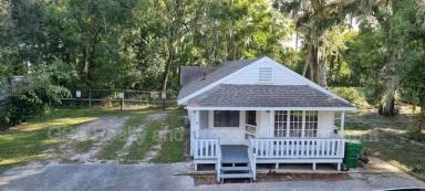 Main picture of 136 W Howry Ave